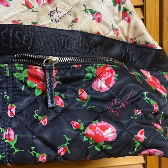 Betsy    Johnson  Beautiful travel bag 2 handl many interior inside - Picture 3 of 12